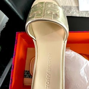 Brand new Tory Burch Double T gold sport slide.
